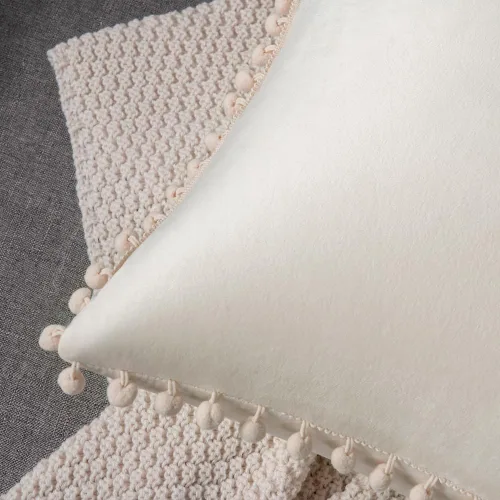 Miniatura 2 de DEZENE Fundas para Cojín de Sofá 16x16 Beige: Paquete de 2 Fundas de Almohada Decorativas Cuadradas de Terciopelo Suave con Pompones para Decoración