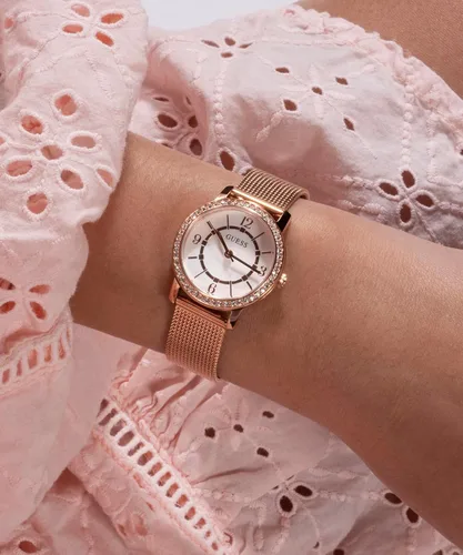 Miniatura 3 de GUESS Reloj para mujer de 1.102 in - Pulsera de tono dorado con esfera blanca y caja dorada