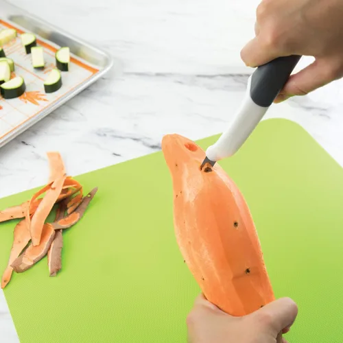 Miniatura 4 de Tovolo Pelador de patatas para preparación de alimentos de cocina, cinta giratoria ancha, pelador de verduras, hoja giratoria de acero inoxidable