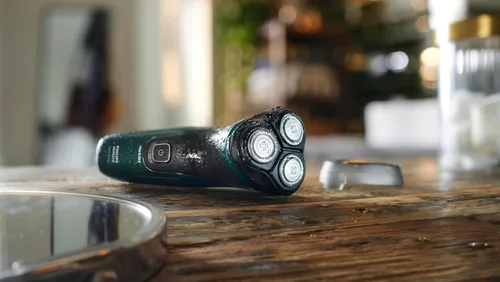 Miniatura 10 de Philips Norelco Shaver 2600 Series, afeitadora eléctrica en seco y húmedo, recortadora emergente, tapa P, bolsa de viaje, verde bosque oscuro