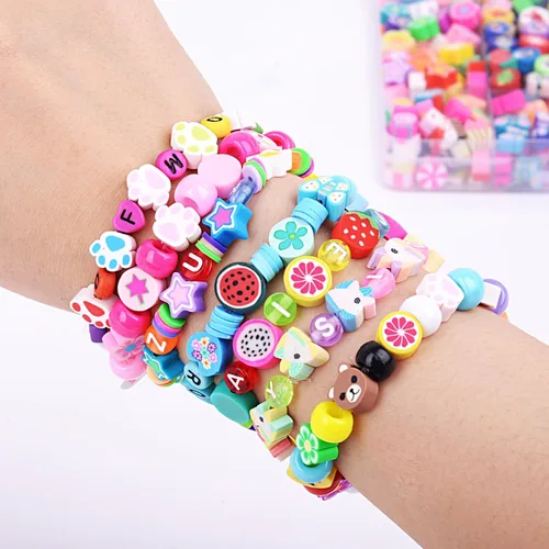Miniatura 2 de 2480 piezas de cuentas y dijes de arcilla polimérica para kit de hacer pulseras, lindos y divertidos dijes y cuentas para hacer pulseras de amistad