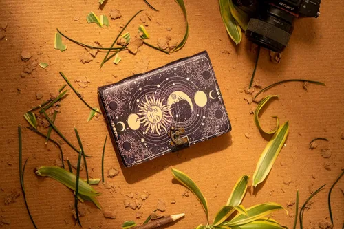 Miniatura 2 de Diario de cuero vintage hecho a mano con sol y luna para hombres y mujeres, antiguo hecho a mano con borde de cubierta vintage, cuaderno de bocetos