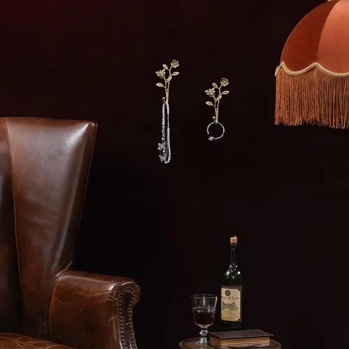 Miniatura 4 de SOFFEE DESIGN 2 piezas de ganchos para abrigos de metal dorado oscuro con forma de abeja y flores en 3D, para entrada, baño, dormitorio, decoración
