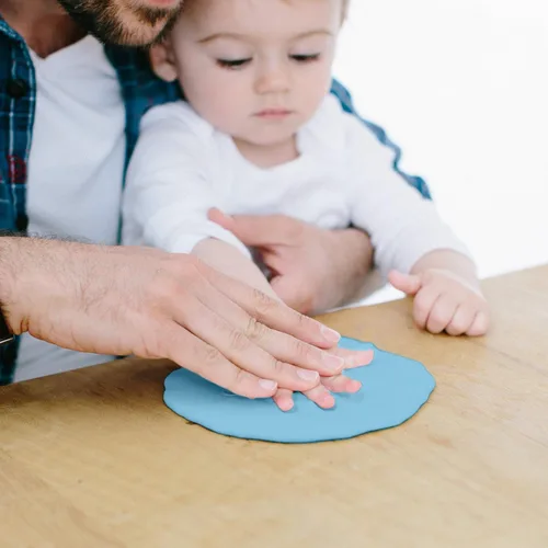 Miniatura 4 de Pearhead Easy DIY Babyprints - Kit de adornos de huellas de bebé con cinta, color azul (paquete de 2)
