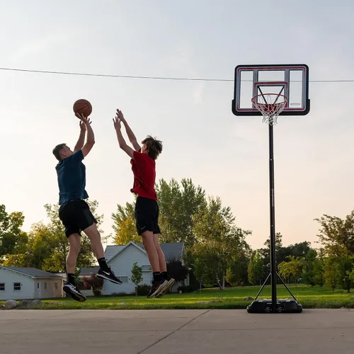 Miniatura 9 de Lifetime Aro de baloncesto portátil, altura ajustable de 7.5 a 10 pies, tablero trasero de 44 pulgadas a prueba de golpes Fusion, base con ruedas