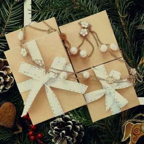 RJ Displays Paquete de 6 cajas de joyería de cartón de papel kraft marrón rellenas de algodón para collares, cajas de pulsera, reloj y caja de