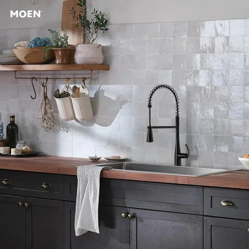 Miniatura 10 de Grifo de cocina Moen Essie cromado de una manija con arco alto y rociador extraíble con resorte de preenjuague con Power Clean, 87814