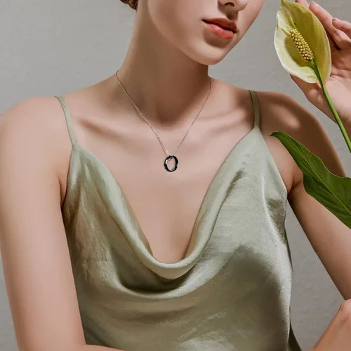 Miniatura 3 de Collar de cadena con colgante de anillo de acero inoxidable chapado en oro grabado