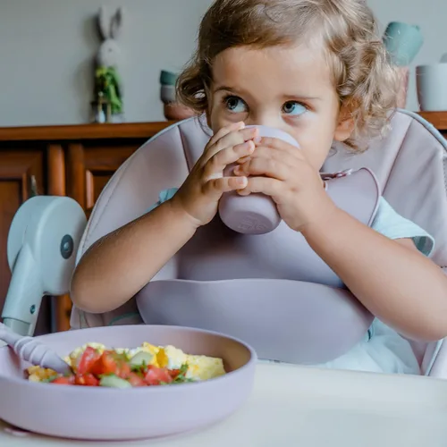 Miniatura 3 de Vaso de silicona para niños pequeños, paquete de 2 vasos de entrenamiento de silicona sin BPA para bebés de 6 meses o más, 4 onzas líquidas taza