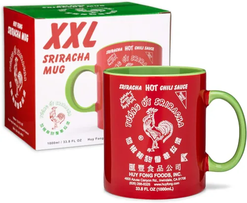 Taza de café de cerámica extra grande de 33.8 onzas con etiqueta Huy Fong Foods Sriracha – Diseño rojo y verde – Regalo divertido para los amantes