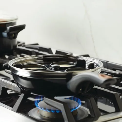 Miniatura 12 de Farberware Glide Escalfador de Huevos Antiadherente de Cerámica Cobreada con Tapa, 8 Pulgadas, Negro - 10654