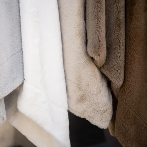 Miniatura 4 de Joy Blankets Manta de Tiro de Piel Sintética – Ultra Suave, Acogedora y Cálida Manta de Lujo – Lavable a Máquina, Regalo de Decoración del Hogar