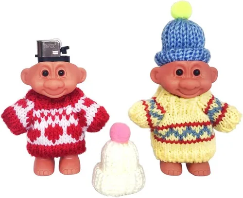Paquete de 2 lindas muñecas Troll Lighter Case Silicone Funny Mini Dolls Lighter Sleeve con suéter y sombrero para encendedores regulares de 3.2