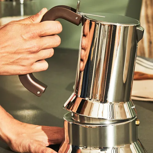 Miniatura 6 de Alessi 9090/3 - Design Stovetop Espresso Cafetera de acero inoxidable 18/10, pulido con espejo, 3 tazas