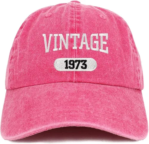 Trendy Apparel Shop Gorra de algodón lavado con corona suave bordada vintage 1973 Latón