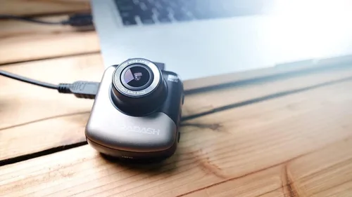 Miniatura 7 de UltraDash Dash Cam, soporte de carga magnética, sensor de imagen nocturna HDR de alta gama, lente gran angular de 6 capas de vidrio F1.8 de 140