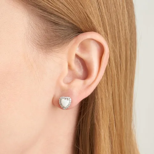 Miniatura 10 de Amazon Essentials Aretes de plata de ley con halo de corazón de zafiro blanco, (anteriormente colección Amazon)