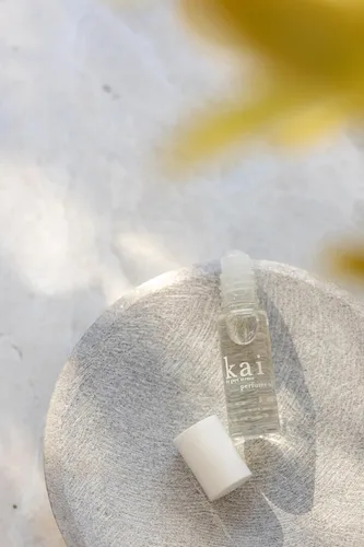 Miniatura 5 de kai Aceite de perfume: un aroma fresco, hermoso y ligero de gardenia envuelto en exóticos blancos, perfume roll-on de 1/8 oz de larga duración