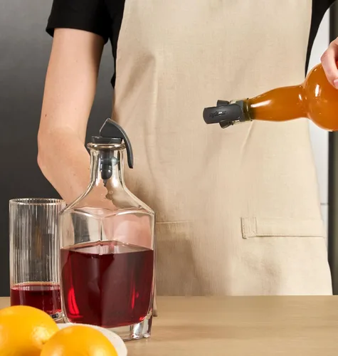 Miniatura 5 de Zyliss Juego de 2 tapones para botellas, selladores reutilizables a prueba de fugas para vino y bebidas con asas ergonómicas de paja de trigo, sello