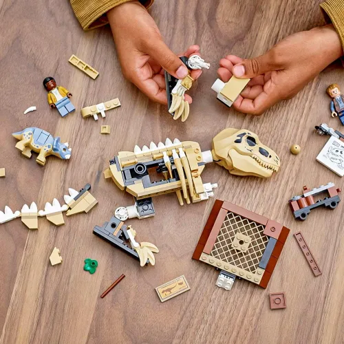 Miniatura 7 de LEGO Jurassic World T. rex Dinosaur Fossil Exhibition 76940 Kit de construcción; juego de juguete genial para niños; nuevo 2021 (198 piezas)