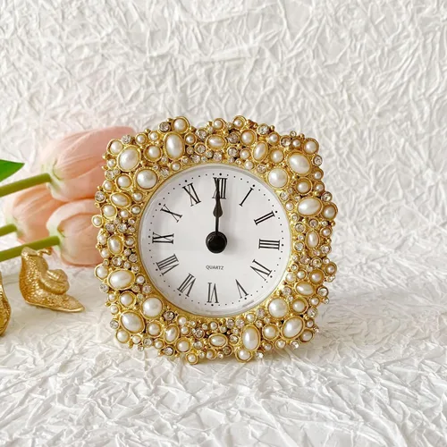 Miniatura 4 de Silent Mini Reloj de Mesa Analógico Vintage con Cuerpo de Metal con Perlas Sintéticas y Núcleo Sin Tictac Operado por Batería para Estante