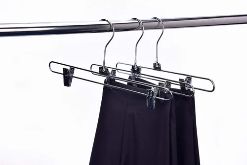 Miniatura 2 de Juego de colgador cromado de calidad para pantalones y faldas – Paquete de 8 con ganchos giratorios de 360 grados, perchas duraderas y antioxidantes