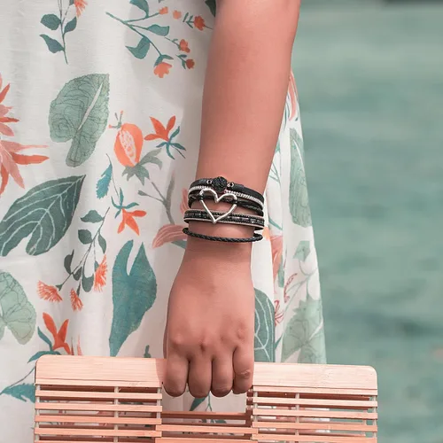 Miniatura 9 de FANCY SHINY Pulseras de cuero con forma de corazón, apilables, bohemias, pulseras de diamantes de imitación de resina de moda con cierre magnético
