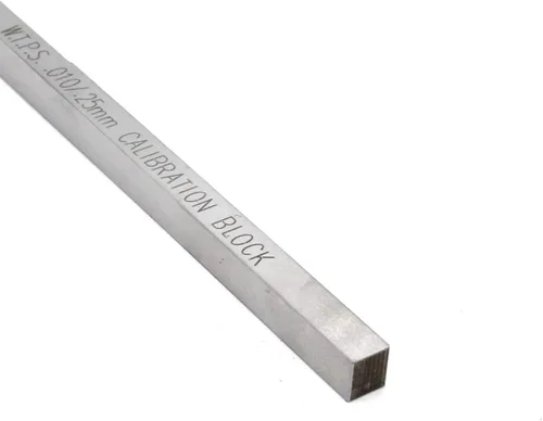 Miniatura 5 de Calibrador de soldadura con bloque de calibración de 2 piezas con herramientas de inspección de profundidad de corte inferior y lectura métrica.