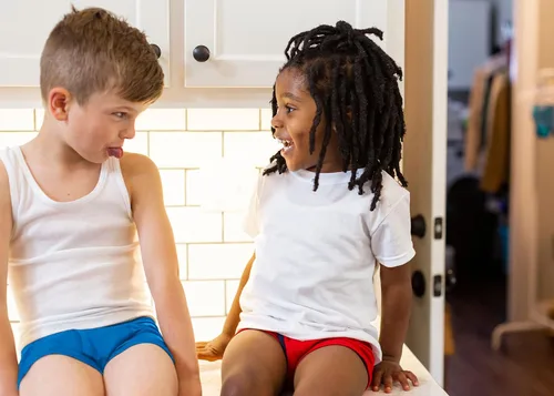 Miniatura 4 de Hanes Camiseta sin mangas de algodón Ecosmart para niños, paquete de 5