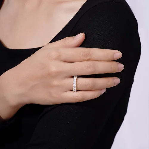 Miniatura 7 de Tienda Essentials Anillo de plata de ley con corte princesa hecho con circonita cúbica Infinite Elements (anteriormente colección Tienda)