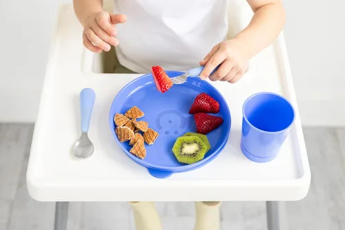Miniatura 6 de Ubbi Juego de tenedores y cucharas de acero inoxidable para niños pequeños, 4 unidades, asas de silicona de fácil agarre, utensilios
