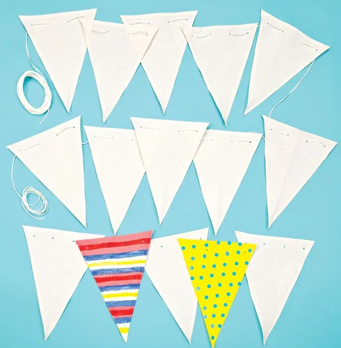 Baker Ross EV858 Diseña tus propios banderines de tela, paquete de 15, para que los niños pinten, personalicen, decoren y exhiban para actividades