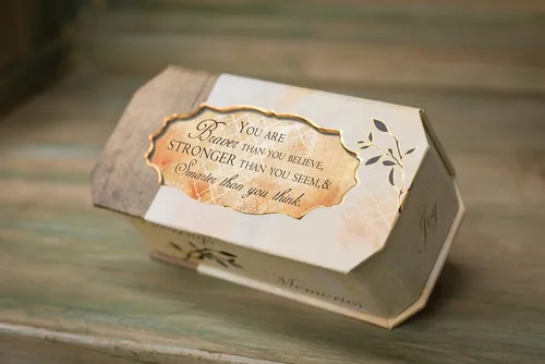 Miniatura 4 de Cottage Garden Braver Stronger Smarter - Caja musical en tono dorado natural que reproduce un mundo maravilloso