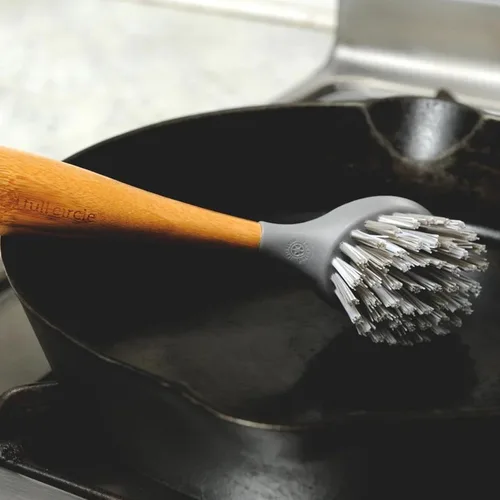 Miniatura 3 de Full Circle Tenacious C Cepillo y raspador de platos de bambú de hierro fundido – Cepillo duradero para cocina, ollas, sartenes y hierro fundido