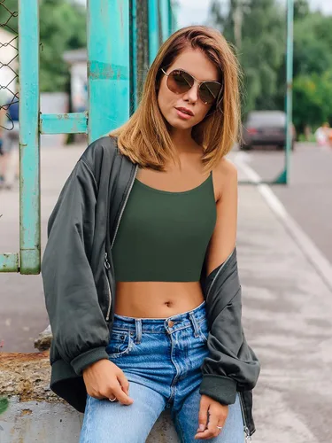 Miniatura 5 de Paquete de 4 camisetas cortas sin mangas para mujer, camiseta corta con tirantes delgados, camiseta básica deportiva, media camisola