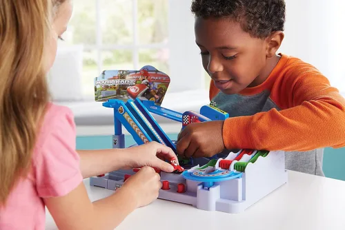 Miniatura 4 de EPOCH Games Mario Kart™ Racing Deluxe - Carrera de obstáculos de vehículos Super Mario con figuras de Mario y Luigi Kart para mayores de 5 años