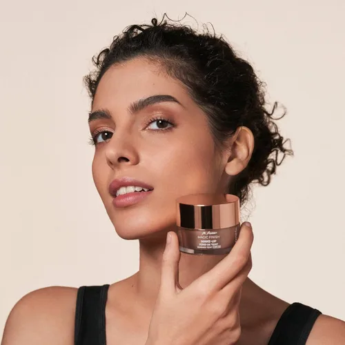 Miniatura 12 de M. Asam Magic Finish Summer Teint - Mousse de maquillaje (1.01 onzas líquidas) – imprimación, base, corrector y polvo 4 en 1 con cobertura Tonos