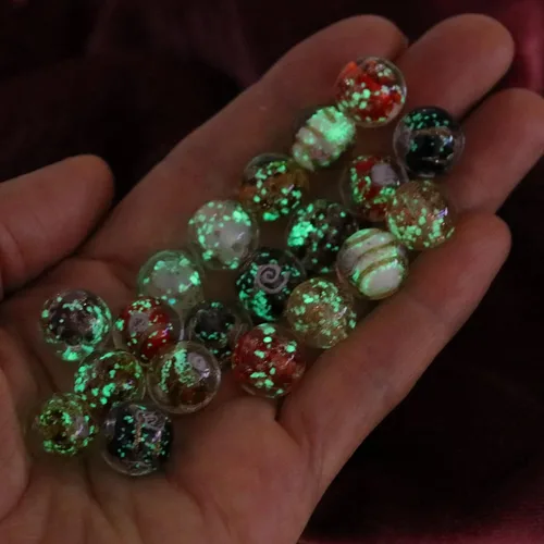Miniatura 11 de Artsy Crafts - 60 cuentas surtidas de luciérnaga que brillan en la oscuridad de 0.472 in (0.472 in), cuentas de vidrio luminosas para hacer joyas