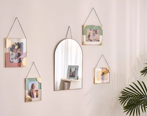 Miniatura 8 de Marco de fotos dorado para colgar, se adapta a fotos de 5 x 7 y 4 x 6, decoración de pared decorativa de latón, marco de vidrio moderno con cadena