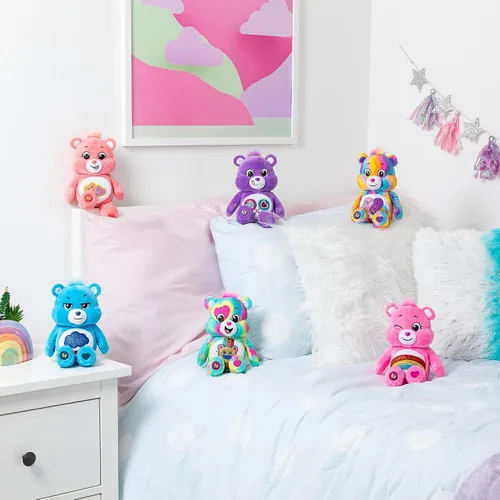 Miniatura 8 de Care Bears Oso Good Vibes con Purpurina de 9" - Tie-Dye Multicolor, ¡Hecho de Materiales Reciclados! – Bueno para Niñas y Niños, Coleccionistas