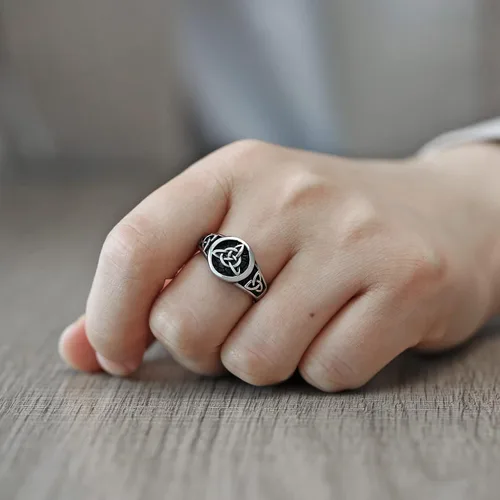 Miniatura 2 de HZMAN Triquetra Trinity Knot Anillo de acero inoxidable con nudo celta irlandés