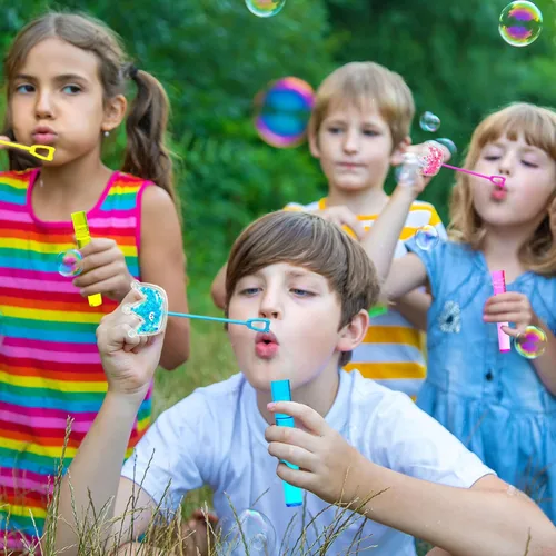 Miniatura 7 de uoyoi Recuerdos de fiesta de princesa, 24 piezas de varitas de burbujas con corona de brillo para niños, varita de burbujas con corona brillante