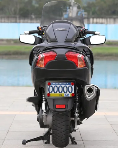 Miniatura 8 de Marco de matrícula de motocicleta con reflectores rojos, pernos y tuercas, kit de soporte de placa de acero inoxidable negro para motocicleta
