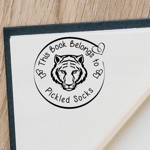Miniatura 7 de de The Library of Book Stamp – Etiqueta de nombre personalizada para niños autoentintada para libros escolares. Este libro pertenece a un sello