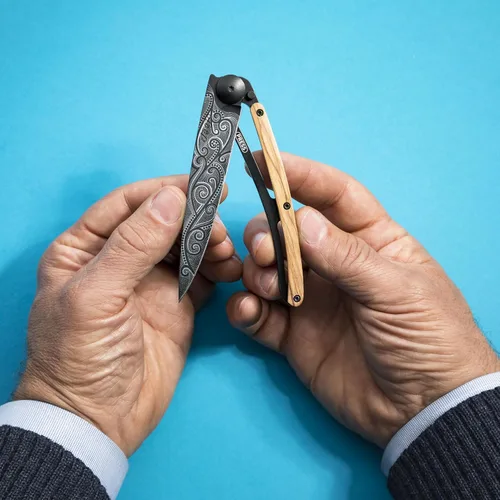 Miniatura 8 de deejo - Navaja de bolsillo plegable 37G con clip para cinturón - Diseño pacífico, hoja de acero inoxidable de 3.7 pulgadas, acabado de titanio