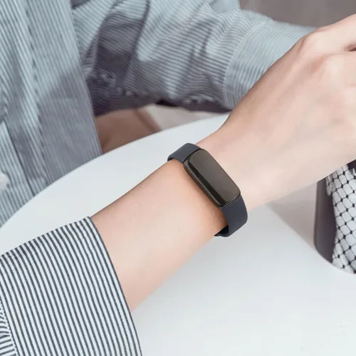 Miniatura 5 de Paquete de 4 correas deportivas compatibles con Fitbit Luxe para mujeres y hombres, correas deportivas de repuesto de silicona suave para Fitbit