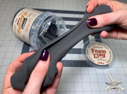 Miniatura 5 de The Foamory Arcilla de Espuma Moldeable para Cosplay (900g Negro) Arcilla Seca al Aire de Alta Densidad, Espuma EVA se Lija y Pinta Fácilmente, No