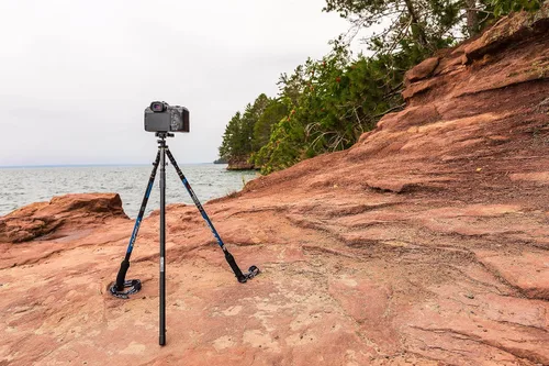 Miniatura 2 de Ultralight Adaptador de trípode de bastón de senderismo de 2.3 oz/67 g solamente – El taburete ULTripod Aluminio – Convierte postes o ramas