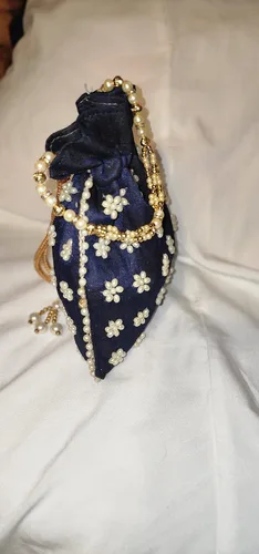 Miniatura 3 de Bolsa de algodón de seda artística. Esta elegante pieza bordada a mano con perlas alrededor y cuentas funcionan con mango de perla.