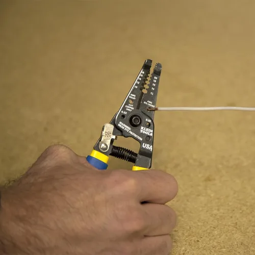 Miniatura 10 de Klein Tools D2139NE11055 - Juego de alicates, fabricado en Estados Unidos, con alicates de corte lateral de Lineman y pelacables de cobre